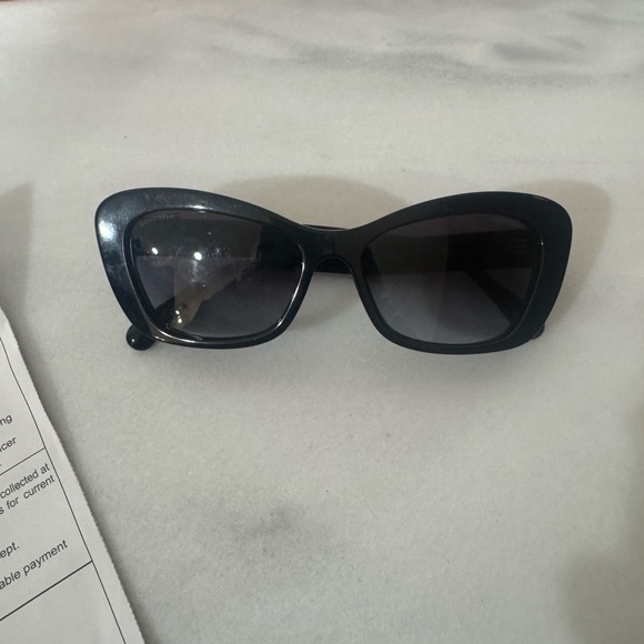 CHANEL Black Cat-Eye Sunglasses with pearl edges